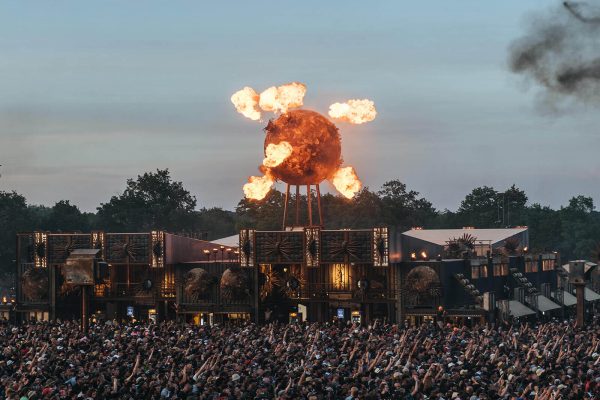 Cette année encore nous sommes partenaires du Hellfest, il se tiendra le 21, 22 et 23 juin en plein coeur du vignoble nantais, à Clisson.